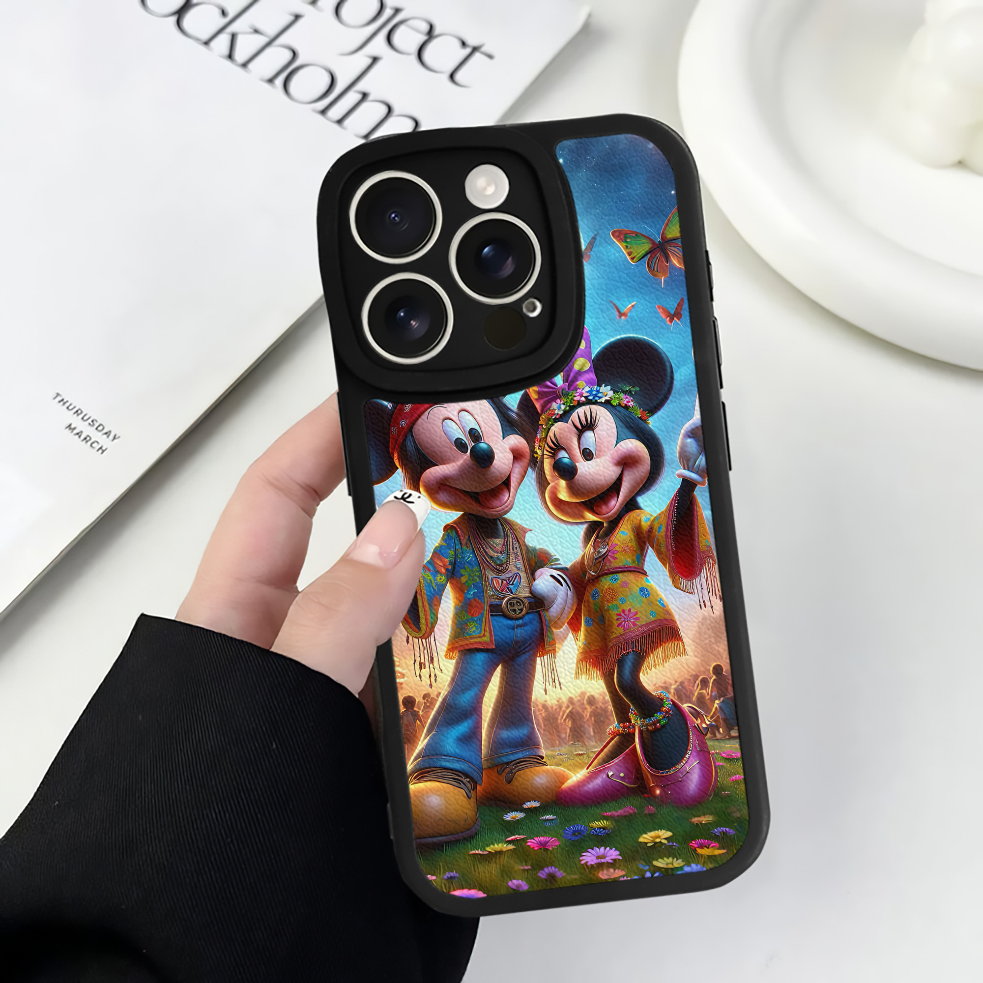 （画像用） ミッキーマウス Mickey Mouse 【iPhone 16シリーズ対応】シリコンスマホケース（レザー調） 材質：シリコン